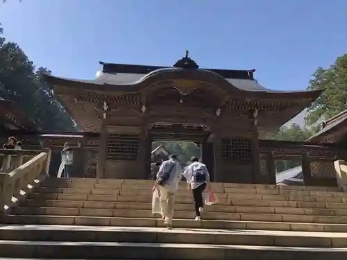 彌彦神社の山門