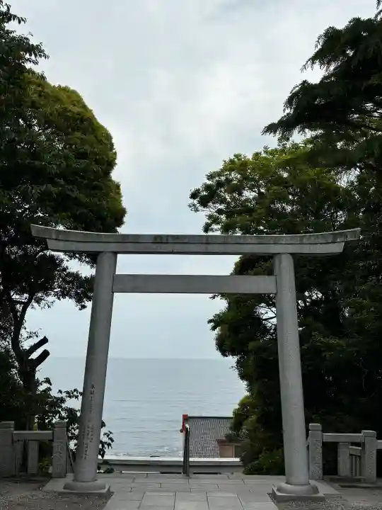 大洗磯前神社の{uncategorized: "未分類", other: "その他", undefined: "問題あり", building: "その他建物", grave: "お墓", sacred_gate: "鳥居", guardian: "狛犬", statue: "像", buddha: "仏像", history: "歴史", nature: "自然", garden: "庭園", animal: "動物", pagoda: "塔", temizu: "手水舎", mountain_gate: "山門・神門", sanctuary: "本殿・本堂", subordinate: "末社・摂社", art: "芸術", scenery: "景色", jizo: "地蔵", ema: "絵馬", goshuin: "御朱印", omikuji: "おみくじ", items: "授与品その他", amulet: "お守り", goshuincho: "御朱印帳", eats: "食事", festival: "お祭り", votive_dance: "神楽", shichigosan: "七五三参", wedding: "結婚式", experience: "体験その他", initially: "初詣", around: "周辺", anti_infection: "感染症対策"}
