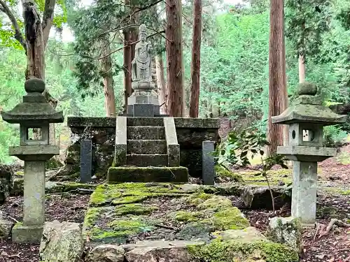 深山 飯盛寺の仏像