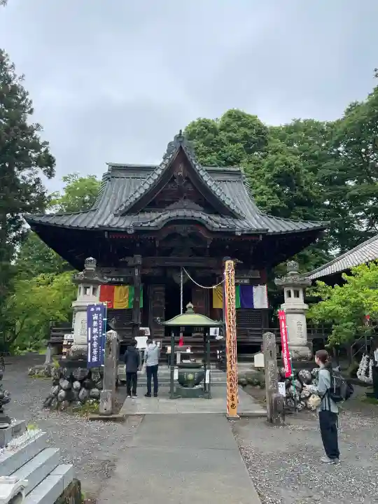 秩父札所1番 四萬部寺の{uncategorized: "未分類", other: "その他", undefined: "問題あり", building: "その他建物", grave: "お墓", sacred_gate: "鳥居", guardian: "狛犬", statue: "像", buddha: "仏像", history: "歴史", nature: "自然", garden: "庭園", animal: "動物", pagoda: "塔", temizu: "手水舎", mountain_gate: "山門・神門", sanctuary: "本殿・本堂", subordinate: "末社・摂社", art: "芸術", scenery: "景色", jizo: "地蔵", ema: "絵馬", goshuin: "御朱印", omikuji: "おみくじ", items: "授与品その他", amulet: "お守り", goshuincho: "御朱印帳", eats: "食事", festival: "お祭り", votive_dance: "神楽", shichigosan: "七五三参", wedding: "結婚式", experience: "体験その他", initially: "初詣", around: "周辺", anti_infection: "感染症対策"}