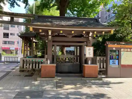 鳥越神社の手水舎