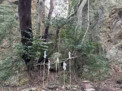 立石神社の{uncategorized: "未分類", other: "その他", undefined: "問題あり", building: "その他建物", grave: "お墓", sacred_gate: "鳥居", guardian: "狛犬", statue: "像", buddha: "仏像", history: "歴史", nature: "自然", garden: "庭園", animal: "動物", pagoda: "塔", temizu: "手水舎", mountain_gate: "山門・神門", sanctuary: "本殿・本堂", subordinate: "末社・摂社", art: "芸術", scenery: "景色", jizo: "地蔵", ema: "絵馬", goshuin: "御朱印", omikuji: "おみくじ", items: "授与品その他", amulet: "お守り", goshuincho: "御朱印帳", eats: "食事", festival: "お祭り", votive_dance: "神楽", shichigosan: "七五三参", wedding: "結婚式", experience: "体験その他", initially: "初詣", around: "周辺", anti_infection: "感染症対策"}