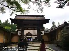 高野山金剛峯寺の山門