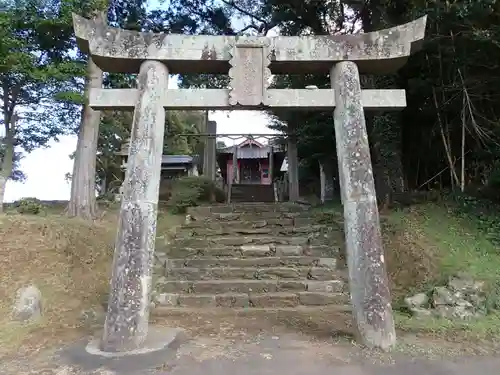 新城神社の鳥居