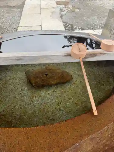 麻布氷川神社の{uncategorized: "未分類", other: "その他", undefined: "問題あり", building: "その他建物", grave: "お墓", sacred_gate: "鳥居", guardian: "狛犬", statue: "像", buddha: "仏像", history: "歴史", nature: "自然", garden: "庭園", animal: "動物", pagoda: "塔", temizu: "手水舎", mountain_gate: "山門・神門", sanctuary: "本殿・本堂", subordinate: "末社・摂社", art: "芸術", scenery: "景色", jizo: "地蔵", ema: "絵馬", goshuin: "御朱印", omikuji: "おみくじ", items: "授与品その他", amulet: "お守り", goshuincho: "御朱印帳", eats: "食事", festival: "お祭り", votive_dance: "神楽", shichigosan: "七五三参", wedding: "結婚式", experience: "体験その他", initially: "初詣", around: "周辺", anti_infection: "感染症対策"}