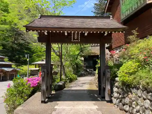 日向見薬師堂の山門・神門