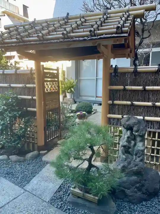 大聖院の{uncategorized: "未分類", other: "その他", undefined: "問題あり", building: "その他建物", grave: "お墓", sacred_gate: "鳥居", guardian: "狛犬", statue: "像", buddha: "仏像", history: "歴史", nature: "自然", garden: "庭園", animal: "動物", pagoda: "塔", temizu: "手水舎", mountain_gate: "山門・神門", sanctuary: "本殿・本堂", subordinate: "末社・摂社", art: "芸術", scenery: "景色", jizo: "地蔵", ema: "絵馬", goshuin: "御朱印", omikuji: "おみくじ", items: "授与品その他", amulet: "お守り", goshuincho: "御朱印帳", eats: "食事", festival: "お祭り", votive_dance: "神楽", shichigosan: "七五三参", wedding: "結婚式", experience: "体験その他", initially: "初詣", around: "周辺", anti_infection: "感染症対策"}