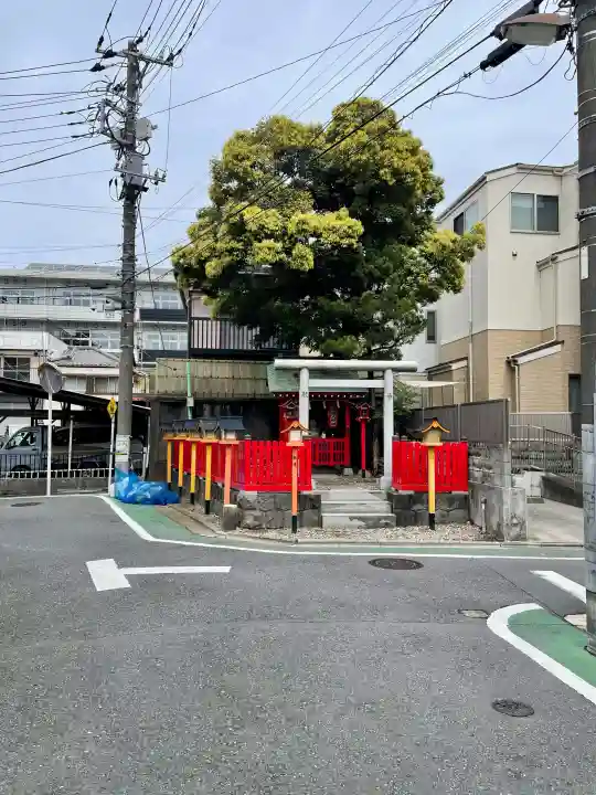 馬場子育稲荷神社の{uncategorized: "未分類", other: "その他", undefined: "問題あり", building: "その他建物", grave: "お墓", sacred_gate: "鳥居", guardian: "狛犬", statue: "像", buddha: "仏像", history: "歴史", nature: "自然", garden: "庭園", animal: "動物", pagoda: "塔", temizu: "手水舎", mountain_gate: "山門・神門", sanctuary: "本殿・本堂", subordinate: "末社・摂社", art: "芸術", scenery: "景色", jizo: "地蔵", ema: "絵馬", goshuin: "御朱印", omikuji: "おみくじ", items: "授与品その他", amulet: "お守り", goshuincho: "御朱印帳", eats: "食事", festival: "お祭り", votive_dance: "神楽", shichigosan: "七五三参", wedding: "結婚式", experience: "体験その他", initially: "初詣", around: "周辺", anti_infection: "感染症対策"}