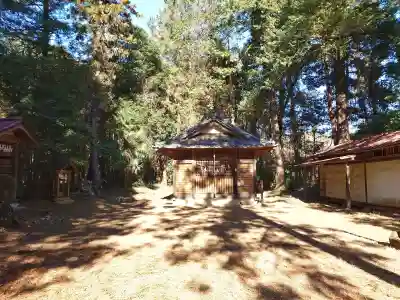 八宮神社(和泉)の{uncategorized: "未分類", other: "その他", undefined: "問題あり", building: "その他建物", grave: "お墓", sacred_gate: "鳥居", guardian: "狛犬", statue: "像", buddha: "仏像", history: "歴史", nature: "自然", garden: "庭園", animal: "動物", pagoda: "塔", temizu: "手水舎", mountain_gate: "山門・神門", sanctuary: "本殿・本堂", subordinate: "末社・摂社", art: "芸術", scenery: "景色", jizo: "地蔵", ema: "絵馬", goshuin: "御朱印", omikuji: "おみくじ", items: "授与品その他", amulet: "お守り", goshuincho: "御朱印帳", eats: "食事", festival: "お祭り", votive_dance: "神楽", shichigosan: "七五三参", wedding: "結婚式", experience: "体験その他", initially: "初詣", around: "周辺", anti_infection: "感染症対策"}