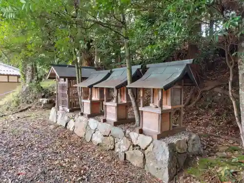 志波加神社の{uncategorized: "未分類", other: "その他", undefined: "問題あり", building: "その他建物", grave: "お墓", sacred_gate: "鳥居", guardian: "狛犬", statue: "像", buddha: "仏像", history: "歴史", nature: "自然", garden: "庭園", animal: "動物", pagoda: "塔", temizu: "手水舎", mountain_gate: "山門・神門", sanctuary: "本殿・本堂", subordinate: "末社・摂社", art: "芸術", scenery: "景色", jizo: "地蔵", ema: "絵馬", goshuin: "御朱印", omikuji: "おみくじ", items: "授与品その他", amulet: "お守り", goshuincho: "御朱印帳", eats: "食事", festival: "お祭り", votive_dance: "神楽", shichigosan: "七五三参", wedding: "結婚式", experience: "体験その他", initially: "初詣", around: "周辺", anti_infection: "感染症対策"}