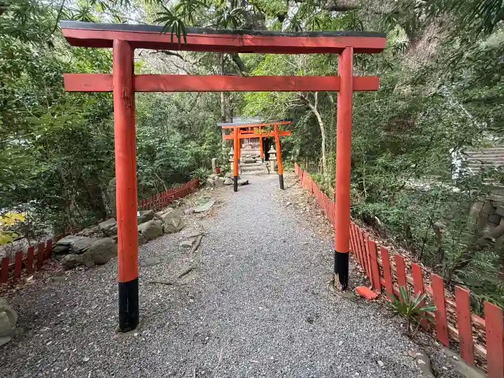 紀州東照宮の{uncategorized: "未分類", other: "その他", undefined: "問題あり", building: "その他建物", grave: "お墓", sacred_gate: "鳥居", guardian: "狛犬", statue: "像", buddha: "仏像", history: "歴史", nature: "自然", garden: "庭園", animal: "動物", pagoda: "塔", temizu: "手水舎", mountain_gate: "山門・神門", sanctuary: "本殿・本堂", subordinate: "末社・摂社", art: "芸術", scenery: "景色", jizo: "地蔵", ema: "絵馬", goshuin: "御朱印", omikuji: "おみくじ", items: "授与品その他", amulet: "お守り", goshuincho: "御朱印帳", eats: "食事", festival: "お祭り", votive_dance: "神楽", shichigosan: "七五三参", wedding: "結婚式", experience: "体験その他", initially: "初詣", around: "周辺", anti_infection: "感染症対策"}