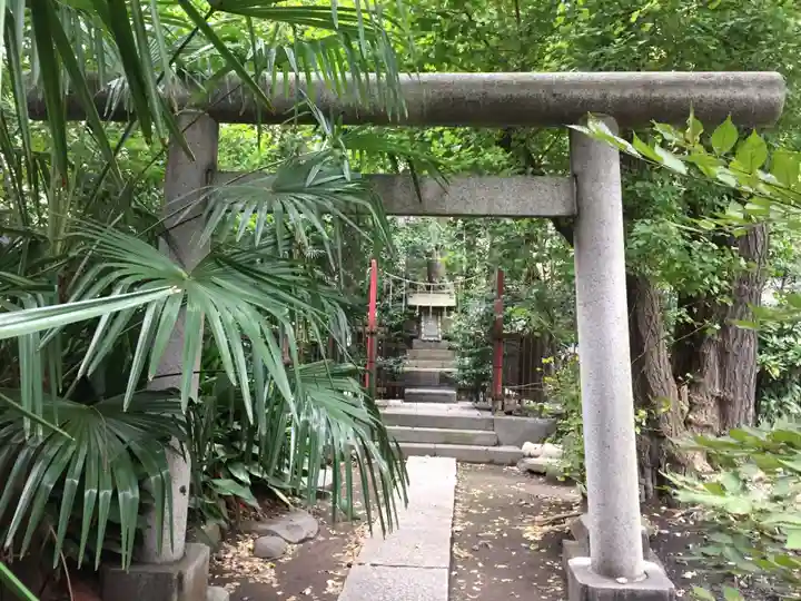 新橋鹽竃神社の鳥居