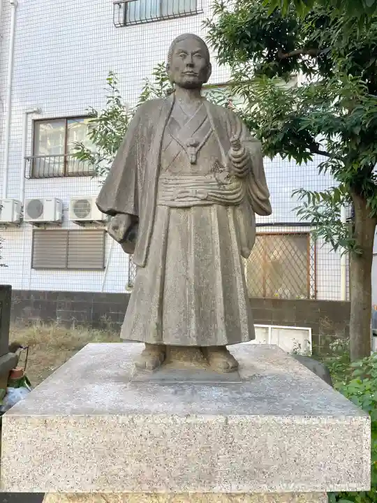 板橋寿徳寺新撰組墓所(近藤勇墓所)の{uncategorized: "未分類", other: "その他", undefined: "問題あり", building: "その他建物", grave: "お墓", sacred_gate: "鳥居", guardian: "狛犬", statue: "像", buddha: "仏像", history: "歴史", nature: "自然", garden: "庭園", animal: "動物", pagoda: "塔", temizu: "手水舎", mountain_gate: "山門・神門", sanctuary: "本殿・本堂", subordinate: "末社・摂社", art: "芸術", scenery: "景色", jizo: "地蔵", ema: "絵馬", goshuin: "御朱印", omikuji: "おみくじ", items: "授与品その他", amulet: "お守り", goshuincho: "御朱印帳", eats: "食事", festival: "お祭り", votive_dance: "神楽", shichigosan: "七五三参", wedding: "結婚式", experience: "体験その他", initially: "初詣", around: "周辺", anti_infection: "感染症対策"}