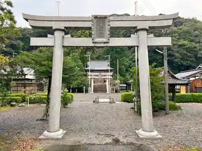 宇波西神社の鳥居