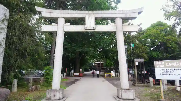 諏訪神社の鳥居