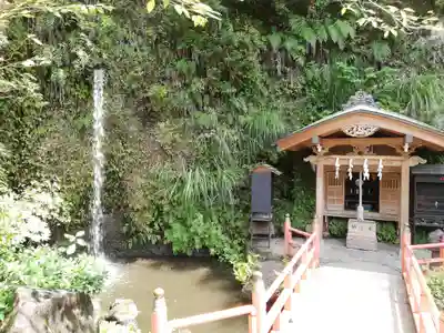 銭洗弁財天宇賀福神社の末社・摂社