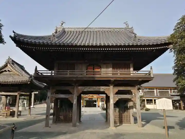 豊川閣 妙厳寺の山門・神門