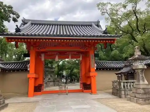 西宮神社の山門