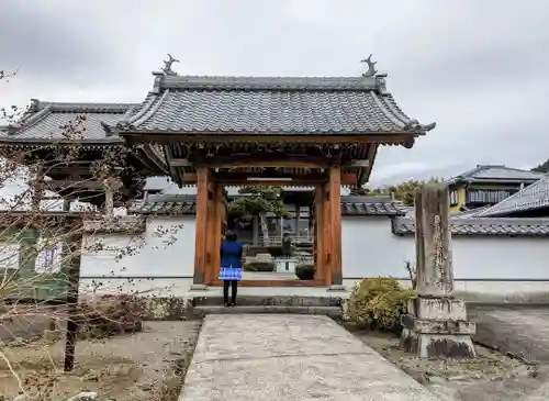 琳光寺の山門