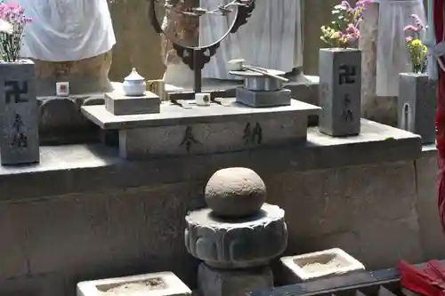 源内塚(薬師堂)(滋賀県)