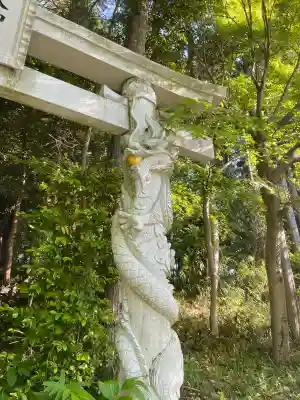 龍爪神社の{uncategorized: "未分類", other: "その他", undefined: "問題あり", building: "その他建物", grave: "お墓", sacred_gate: "鳥居", guardian: "狛犬", statue: "像", buddha: "仏像", history: "歴史", nature: "自然", garden: "庭園", animal: "動物", pagoda: "塔", temizu: "手水舎", mountain_gate: "山門・神門", sanctuary: "本殿・本堂", subordinate: "末社・摂社", art: "芸術", scenery: "景色", jizo: "地蔵", ema: "絵馬", goshuin: "御朱印", omikuji: "おみくじ", items: "授与品その他", amulet: "お守り", goshuincho: "御朱印帳", eats: "食事", festival: "お祭り", votive_dance: "神楽", shichigosan: "七五三参", wedding: "結婚式", experience: "体験その他", initially: "初詣", around: "周辺", anti_infection: "感染症対策"}