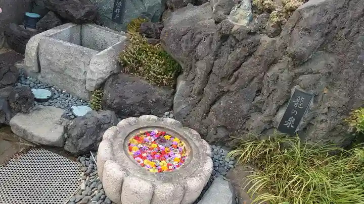 埼玉厄除け開運大師・龍泉寺(切り絵御朱印発祥の寺)の手水舎