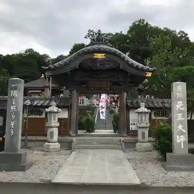 寺岡山元三大師の山門・神門