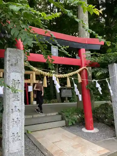 新屋山神社の鳥居