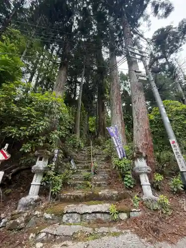 瑠璃寺の{uncategorized: "未分類", other: "その他", undefined: "問題あり", building: "その他建物", grave: "お墓", sacred_gate: "鳥居", guardian: "狛犬", statue: "像", buddha: "仏像", history: "歴史", nature: "自然", garden: "庭園", animal: "動物", pagoda: "塔", temizu: "手水舎", mountain_gate: "山門・神門", sanctuary: "本殿・本堂", subordinate: "末社・摂社", art: "芸術", scenery: "景色", jizo: "地蔵", ema: "絵馬", goshuin: "御朱印", omikuji: "おみくじ", items: "授与品その他", amulet: "お守り", goshuincho: "御朱印帳", eats: "食事", festival: "お祭り", votive_dance: "神楽", shichigosan: "七五三参", wedding: "結婚式", experience: "体験その他", initially: "初詣", around: "周辺", anti_infection: "感染症対策"}