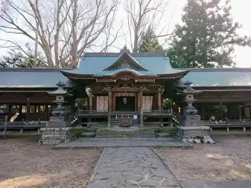 諏訪護国神社の本殿