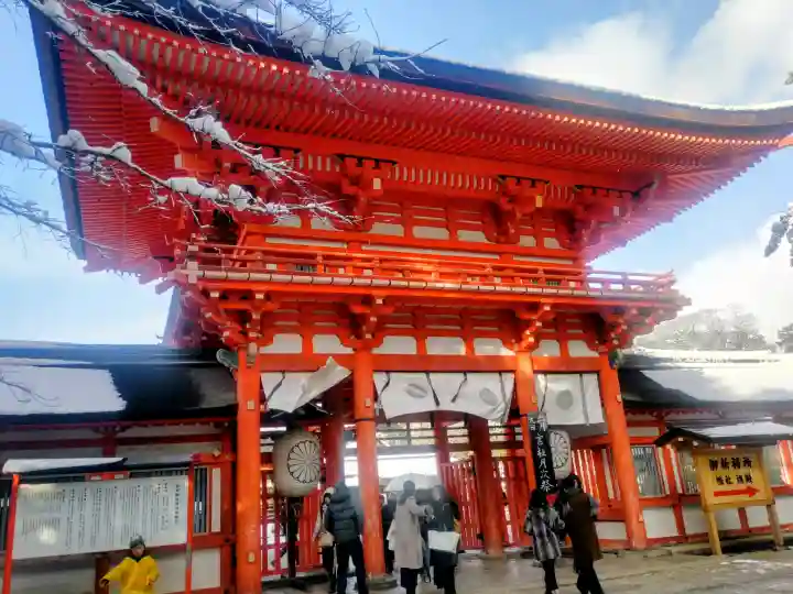 賀茂御祖神社(下鴨神社)の{uncategorized: "未分類", other: "その他", undefined: "問題あり", building: "その他建物", grave: "お墓", sacred_gate: "鳥居", guardian: "狛犬", statue: "像", buddha: "仏像", history: "歴史", nature: "自然", garden: "庭園", animal: "動物", pagoda: "塔", temizu: "手水舎", mountain_gate: "山門・神門", sanctuary: "本殿・本堂", subordinate: "末社・摂社", art: "芸術", scenery: "景色", jizo: "地蔵", ema: "絵馬", goshuin: "御朱印", omikuji: "おみくじ", items: "授与品その他", amulet: "お守り", goshuincho: "御朱印帳", eats: "食事", festival: "お祭り", votive_dance: "神楽", shichigosan: "七五三参", wedding: "結婚式", experience: "体験その他", initially: "初詣", around: "周辺", anti_infection: "感染症対策"}