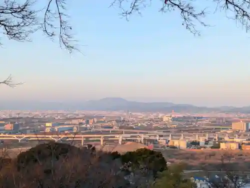石清水八幡宮の{uncategorized: "未分類", other: "その他", undefined: "問題あり", building: "その他建物", grave: "お墓", sacred_gate: "鳥居", guardian: "狛犬", statue: "像", buddha: "仏像", history: "歴史", nature: "自然", garden: "庭園", animal: "動物", pagoda: "塔", temizu: "手水舎", mountain_gate: "山門・神門", sanctuary: "本殿・本堂", subordinate: "末社・摂社", art: "芸術", scenery: "景色", jizo: "地蔵", ema: "絵馬", goshuin: "御朱印", omikuji: "おみくじ", items: "授与品その他", amulet: "お守り", goshuincho: "御朱印帳", eats: "食事", festival: "お祭り", votive_dance: "神楽", shichigosan: "七五三参", wedding: "結婚式", experience: "体験その他", initially: "初詣", around: "周辺", anti_infection: "感染症対策"}