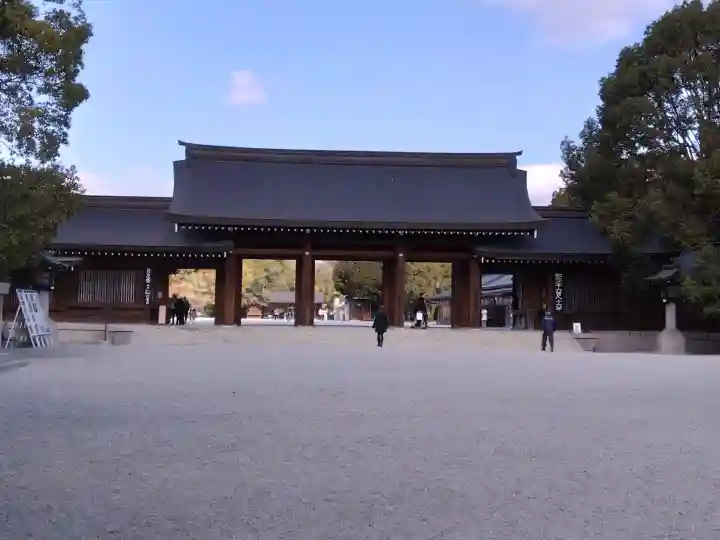 橿原神宮の{uncategorized: "未分類", other: "その他", undefined: "問題あり", building: "その他建物", grave: "お墓", sacred_gate: "鳥居", guardian: "狛犬", statue: "像", buddha: "仏像", history: "歴史", nature: "自然", garden: "庭園", animal: "動物", pagoda: "塔", temizu: "手水舎", mountain_gate: "山門・神門", sanctuary: "本殿・本堂", subordinate: "末社・摂社", art: "芸術", scenery: "景色", jizo: "地蔵", ema: "絵馬", goshuin: "御朱印", omikuji: "おみくじ", items: "授与品その他", amulet: "お守り", goshuincho: "御朱印帳", eats: "食事", festival: "お祭り", votive_dance: "神楽", shichigosan: "七五三参", wedding: "結婚式", experience: "体験その他", initially: "初詣", around: "周辺", anti_infection: "感染症対策"}