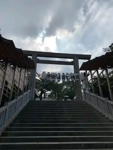 伊勢山皇大神宮の鳥居