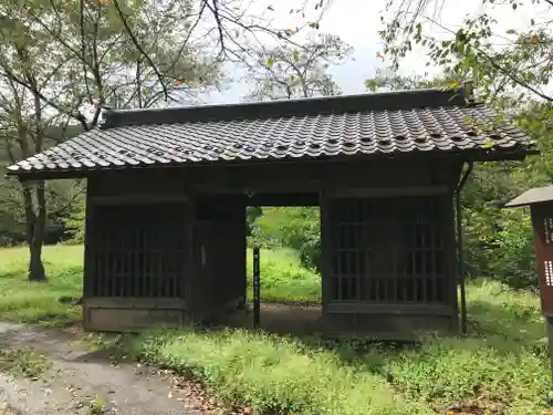 上宮寺の山門