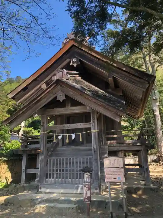 神魂伊能知奴志神社の{uncategorized: "未分類", other: "その他", undefined: "問題あり", building: "その他建物", grave: "お墓", sacred_gate: "鳥居", guardian: "狛犬", statue: "像", buddha: "仏像", history: "歴史", nature: "自然", garden: "庭園", animal: "動物", pagoda: "塔", temizu: "手水舎", mountain_gate: "山門・神門", sanctuary: "本殿・本堂", subordinate: "末社・摂社", art: "芸術", scenery: "景色", jizo: "地蔵", ema: "絵馬", goshuin: "御朱印", omikuji: "おみくじ", items: "授与品その他", amulet: "お守り", goshuincho: "御朱印帳", eats: "食事", festival: "お祭り", votive_dance: "神楽", shichigosan: "七五三参", wedding: "結婚式", experience: "体験その他", initially: "初詣", around: "周辺", anti_infection: "感染症対策"}