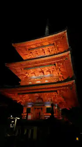 清水寺の{uncategorized: "未分類", other: "その他", undefined: "問題あり", building: "その他建物", grave: "お墓", sacred_gate: "鳥居", guardian: "狛犬", statue: "像", buddha: "仏像", history: "歴史", nature: "自然", garden: "庭園", animal: "動物", pagoda: "塔", temizu: "手水舎", mountain_gate: "山門・神門", sanctuary: "本殿・本堂", subordinate: "末社・摂社", art: "芸術", scenery: "景色", jizo: "地蔵", ema: "絵馬", goshuin: "御朱印", omikuji: "おみくじ", items: "授与品その他", amulet: "お守り", goshuincho: "御朱印帳", eats: "食事", festival: "お祭り", votive_dance: "神楽", shichigosan: "七五三参", wedding: "結婚式", experience: "体験その他", initially: "初詣", around: "周辺", anti_infection: "感染症対策"}