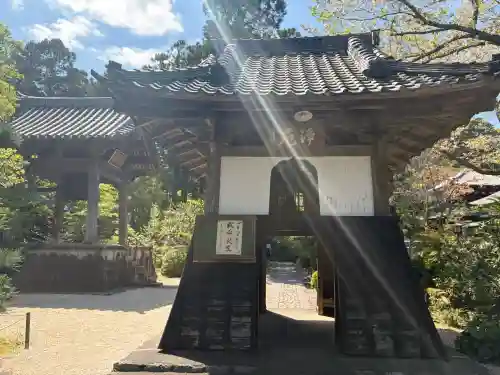 龍潭寺の{uncategorized: "未分類", other: "その他", undefined: "問題あり", building: "その他建物", grave: "お墓", sacred_gate: "鳥居", guardian: "狛犬", statue: "像", buddha: "仏像", history: "歴史", nature: "自然", garden: "庭園", animal: "動物", pagoda: "塔", temizu: "手水舎", mountain_gate: "山門・神門", sanctuary: "本殿・本堂", subordinate: "末社・摂社", art: "芸術", scenery: "景色", jizo: "地蔵", ema: "絵馬", goshuin: "御朱印", omikuji: "おみくじ", items: "授与品その他", amulet: "お守り", goshuincho: "御朱印帳", eats: "食事", festival: "お祭り", votive_dance: "神楽", shichigosan: "七五三参", wedding: "結婚式", experience: "体験その他", initially: "初詣", around: "周辺", anti_infection: "感染症対策"}