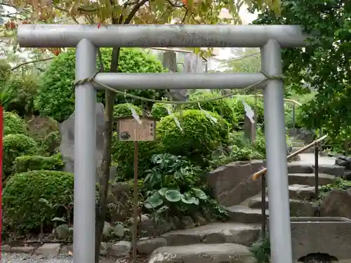 鎮守氷川神社の鳥居