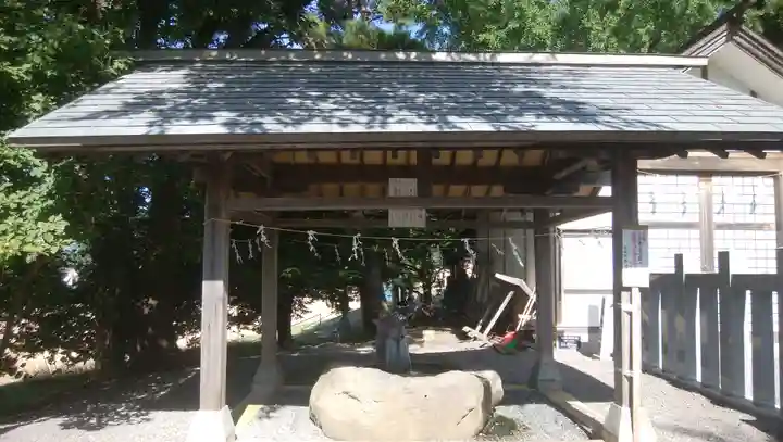 三嶋神社の手水舎