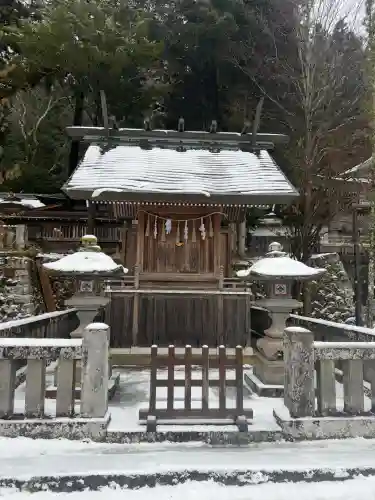 諏訪大社の{uncategorized: "未分類", other: "その他", undefined: "問題あり", building: "その他建物", grave: "お墓", sacred_gate: "鳥居", guardian: "狛犬", statue: "像", buddha: "仏像", history: "歴史", nature: "自然", garden: "庭園", animal: "動物", pagoda: "塔", temizu: "手水舎", mountain_gate: "山門・神門", sanctuary: "本殿・本堂", subordinate: "末社・摂社", art: "芸術", scenery: "景色", jizo: "地蔵", ema: "絵馬", goshuin: "御朱印", omikuji: "おみくじ", items: "授与品その他", amulet: "お守り", goshuincho: "御朱印帳", eats: "食事", festival: "お祭り", votive_dance: "神楽", shichigosan: "七五三参", wedding: "結婚式", experience: "体験その他", initially: "初詣", around: "周辺", anti_infection: "感染症対策"}