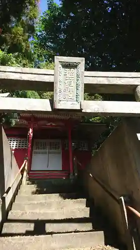 稲荷神社の本殿