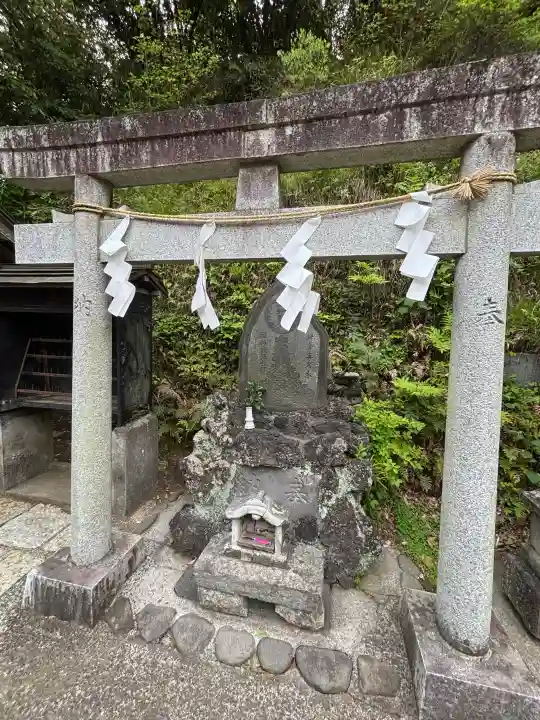 銭洗弁財天宇賀福神社の{uncategorized: "未分類", other: "その他", undefined: "問題あり", building: "その他建物", grave: "お墓", sacred_gate: "鳥居", guardian: "狛犬", statue: "像", buddha: "仏像", history: "歴史", nature: "自然", garden: "庭園", animal: "動物", pagoda: "塔", temizu: "手水舎", mountain_gate: "山門・神門", sanctuary: "本殿・本堂", subordinate: "末社・摂社", art: "芸術", scenery: "景色", jizo: "地蔵", ema: "絵馬", goshuin: "御朱印", omikuji: "おみくじ", items: "授与品その他", amulet: "お守り", goshuincho: "御朱印帳", eats: "食事", festival: "お祭り", votive_dance: "神楽", shichigosan: "七五三参", wedding: "結婚式", experience: "体験その他", initially: "初詣", around: "周辺", anti_infection: "感染症対策"}