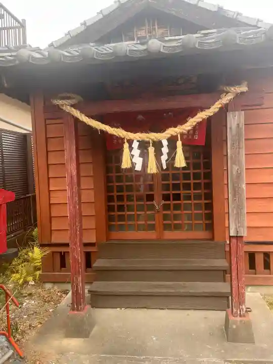 八手神社の{uncategorized: "未分類", other: "その他", undefined: "問題あり", building: "その他建物", grave: "お墓", sacred_gate: "鳥居", guardian: "狛犬", statue: "像", buddha: "仏像", history: "歴史", nature: "自然", garden: "庭園", animal: "動物", pagoda: "塔", temizu: "手水舎", mountain_gate: "山門・神門", sanctuary: "本殿・本堂", subordinate: "末社・摂社", art: "芸術", scenery: "景色", jizo: "地蔵", ema: "絵馬", goshuin: "御朱印", omikuji: "おみくじ", items: "授与品その他", amulet: "お守り", goshuincho: "御朱印帳", eats: "食事", festival: "お祭り", votive_dance: "神楽", shichigosan: "七五三参", wedding: "結婚式", experience: "体験その他", initially: "初詣", around: "周辺", anti_infection: "感染症対策"}