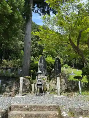 大洞院の{uncategorized: "未分類", other: "その他", undefined: "問題あり", building: "その他建物", grave: "お墓", sacred_gate: "鳥居", guardian: "狛犬", statue: "像", buddha: "仏像", history: "歴史", nature: "自然", garden: "庭園", animal: "動物", pagoda: "塔", temizu: "手水舎", mountain_gate: "山門・神門", sanctuary: "本殿・本堂", subordinate: "末社・摂社", art: "芸術", scenery: "景色", jizo: "地蔵", ema: "絵馬", goshuin: "御朱印", omikuji: "おみくじ", items: "授与品その他", amulet: "お守り", goshuincho: "御朱印帳", eats: "食事", festival: "お祭り", votive_dance: "神楽", shichigosan: "七五三参", wedding: "結婚式", experience: "体験その他", initially: "初詣", around: "周辺", anti_infection: "感染症対策"}