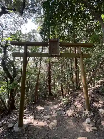 岩戸神社の{uncategorized: "未分類", other: "その他", undefined: "問題あり", building: "その他建物", grave: "お墓", sacred_gate: "鳥居", guardian: "狛犬", statue: "像", buddha: "仏像", history: "歴史", nature: "自然", garden: "庭園", animal: "動物", pagoda: "塔", temizu: "手水舎", mountain_gate: "山門・神門", sanctuary: "本殿・本堂", subordinate: "末社・摂社", art: "芸術", scenery: "景色", jizo: "地蔵", ema: "絵馬", goshuin: "御朱印", omikuji: "おみくじ", items: "授与品その他", amulet: "お守り", goshuincho: "御朱印帳", eats: "食事", festival: "お祭り", votive_dance: "神楽", shichigosan: "七五三参", wedding: "結婚式", experience: "体験その他", initially: "初詣", around: "周辺", anti_infection: "感染症対策"}