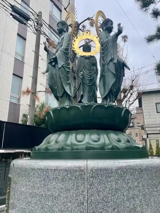 大龍寺の{uncategorized: "未分類", other: "その他", undefined: "問題あり", building: "その他建物", grave: "お墓", sacred_gate: "鳥居", guardian: "狛犬", statue: "像", buddha: "仏像", history: "歴史", nature: "自然", garden: "庭園", animal: "動物", pagoda: "塔", temizu: "手水舎", mountain_gate: "山門・神門", sanctuary: "本殿・本堂", subordinate: "末社・摂社", art: "芸術", scenery: "景色", jizo: "地蔵", ema: "絵馬", goshuin: "御朱印", omikuji: "おみくじ", items: "授与品その他", amulet: "お守り", goshuincho: "御朱印帳", eats: "食事", festival: "お祭り", votive_dance: "神楽", shichigosan: "七五三参", wedding: "結婚式", experience: "体験その他", initially: "初詣", around: "周辺", anti_infection: "感染症対策"}