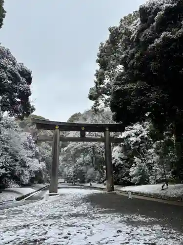 明治神宮の{uncategorized: "未分類", other: "その他", undefined: "問題あり", building: "その他建物", grave: "お墓", sacred_gate: "鳥居", guardian: "狛犬", statue: "像", buddha: "仏像", history: "歴史", nature: "自然", garden: "庭園", animal: "動物", pagoda: "塔", temizu: "手水舎", mountain_gate: "山門・神門", sanctuary: "本殿・本堂", subordinate: "末社・摂社", art: "芸術", scenery: "景色", jizo: "地蔵", ema: "絵馬", goshuin: "御朱印", omikuji: "おみくじ", items: "授与品その他", amulet: "お守り", goshuincho: "御朱印帳", eats: "食事", festival: "お祭り", votive_dance: "神楽", shichigosan: "七五三参", wedding: "結婚式", experience: "体験その他", initially: "初詣", around: "周辺", anti_infection: "感染症対策"}
