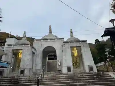最上稲荷山妙教寺(岡山県)