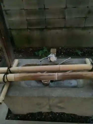 六所社（如意申町）の手水舎